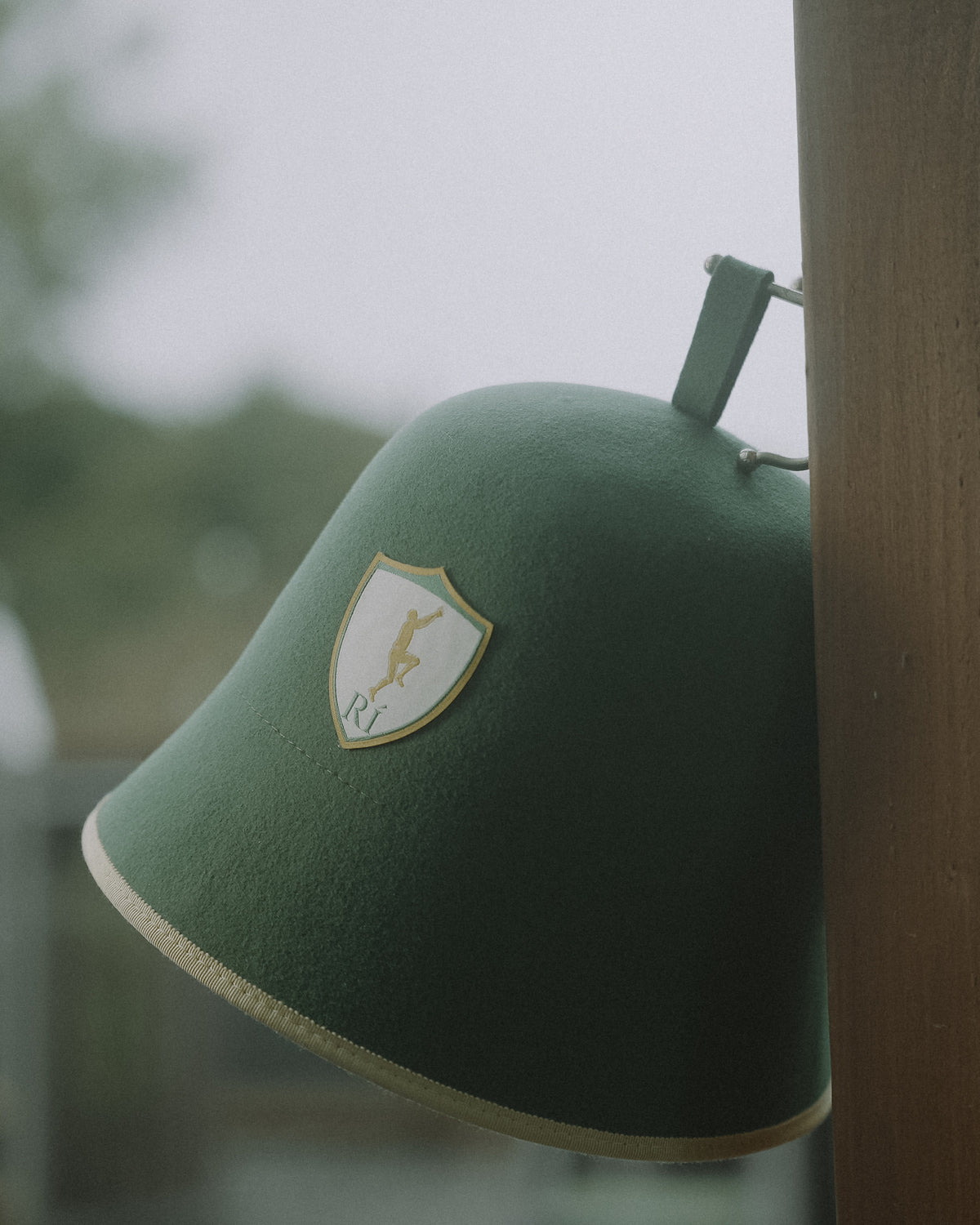 Rí Sauna Crown hanging on a hook outside a barrel sauna